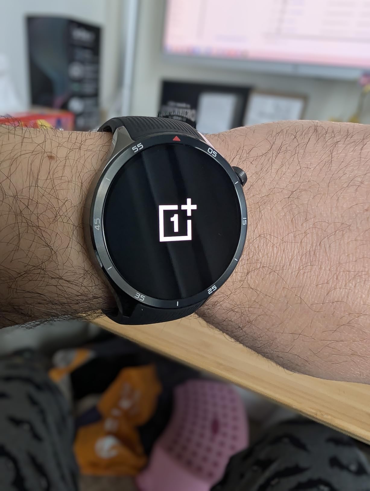 OnePlus Watch 4, LTPO OLED, 43g Titanium 16-Day Battery, 100+ Sports, Black customer photo 2