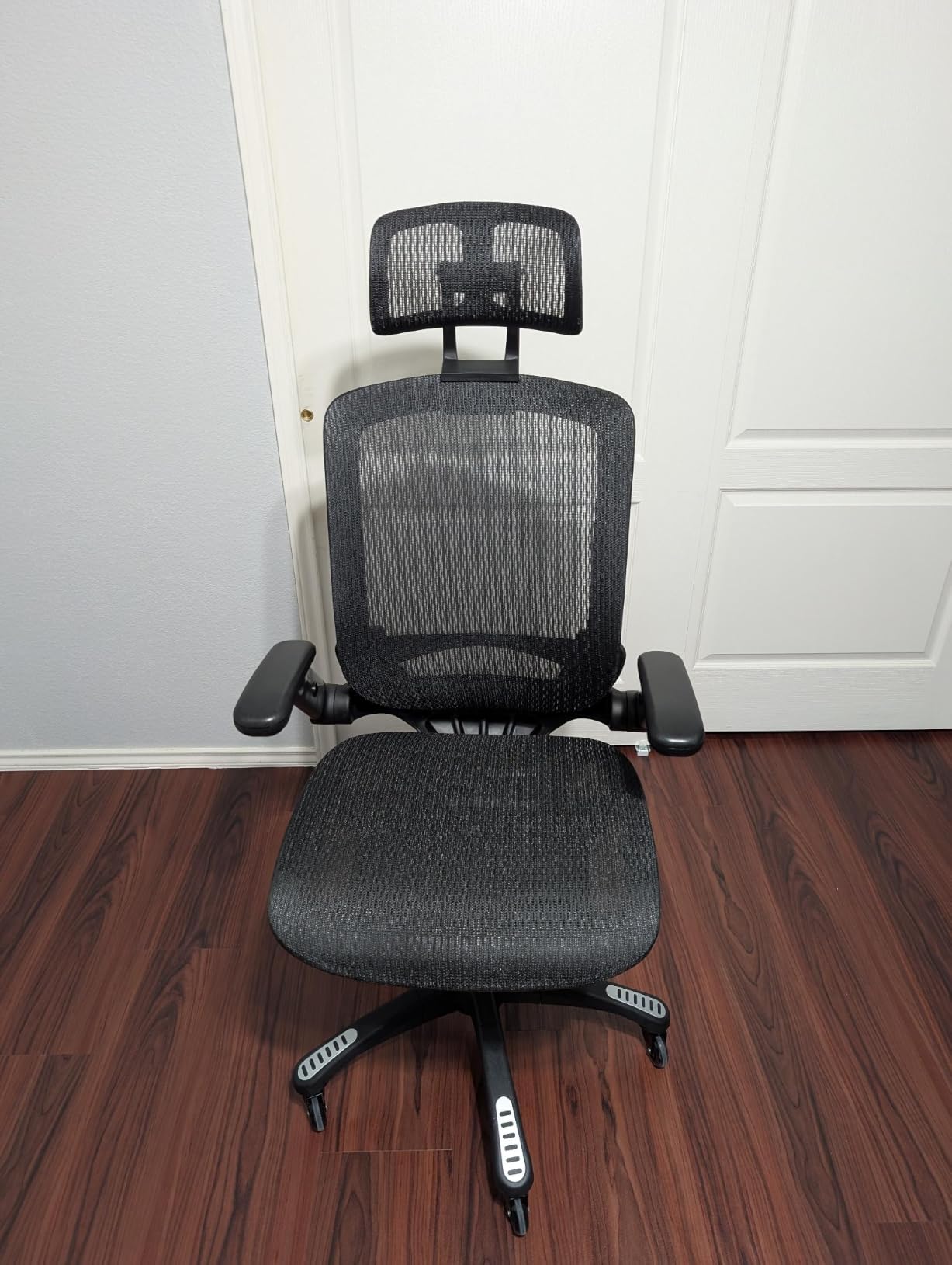 Ergonomic High-Back Office Chair with Footrest – Flip-Up Arms, 3D Headrest, 135° Recline, and Wide Mesh Seat with Lumbar Support. Rolling Swivel Task Chair for Gaming or Work, Sturdy, 300 LBS. customer photo 1
