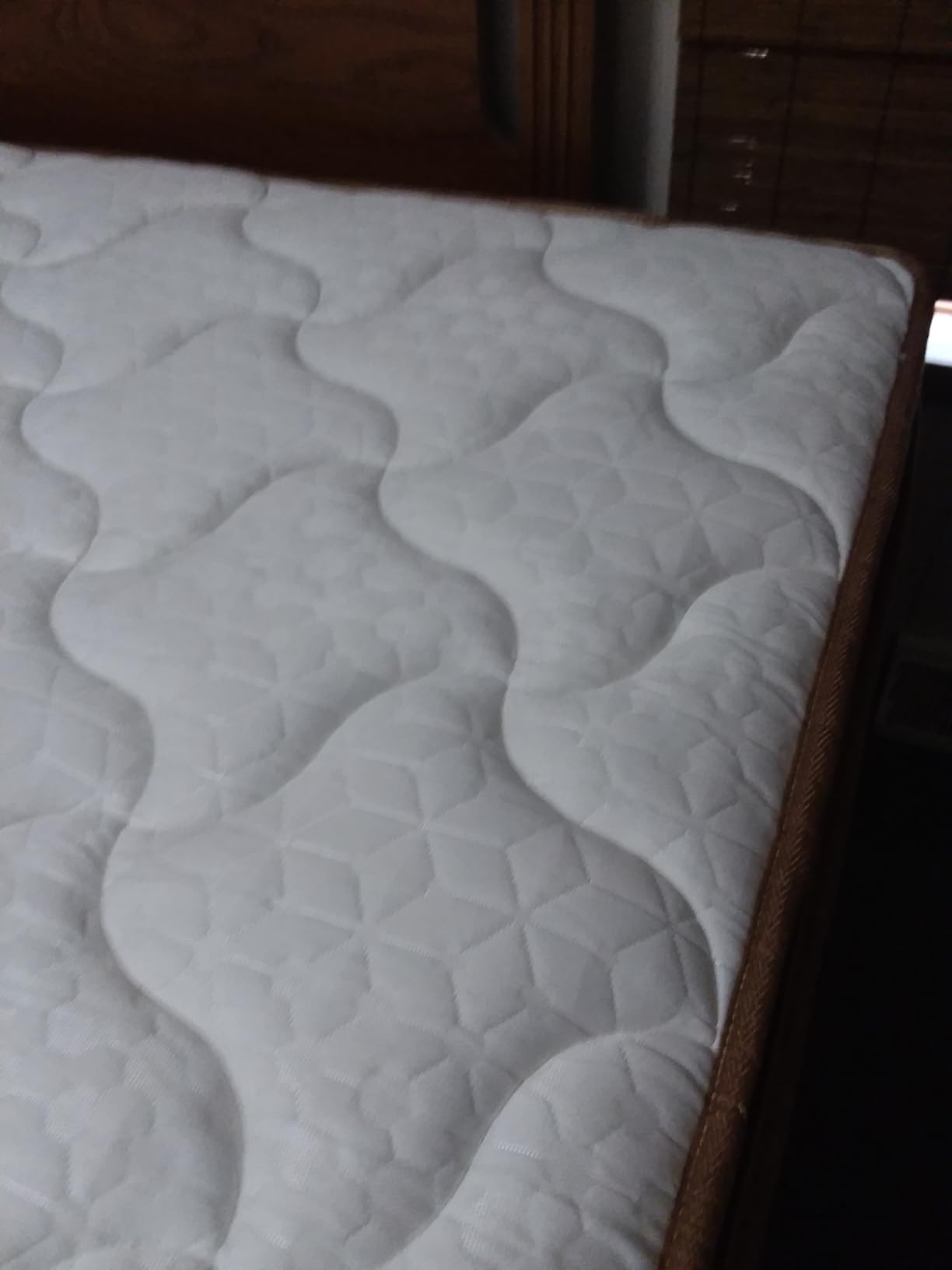 Firm Queen Mattress 12 Inch, Cooling Hybrid Bed in a Box, 7-Zones Individual Pocket Spring, Motion Isolation, Targeted Hip/Shoulder/Lumbar Support, Fiberglass-Free, 365-Night Trial, CertiPUR-US customer photo 1
