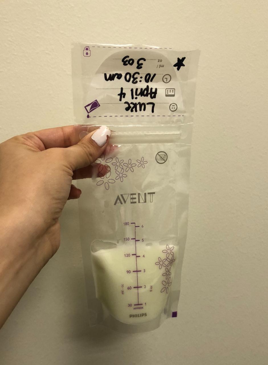 Philips Avent Breast Milk Storage Bags, 6 oz, 50-Pack customer photo 1