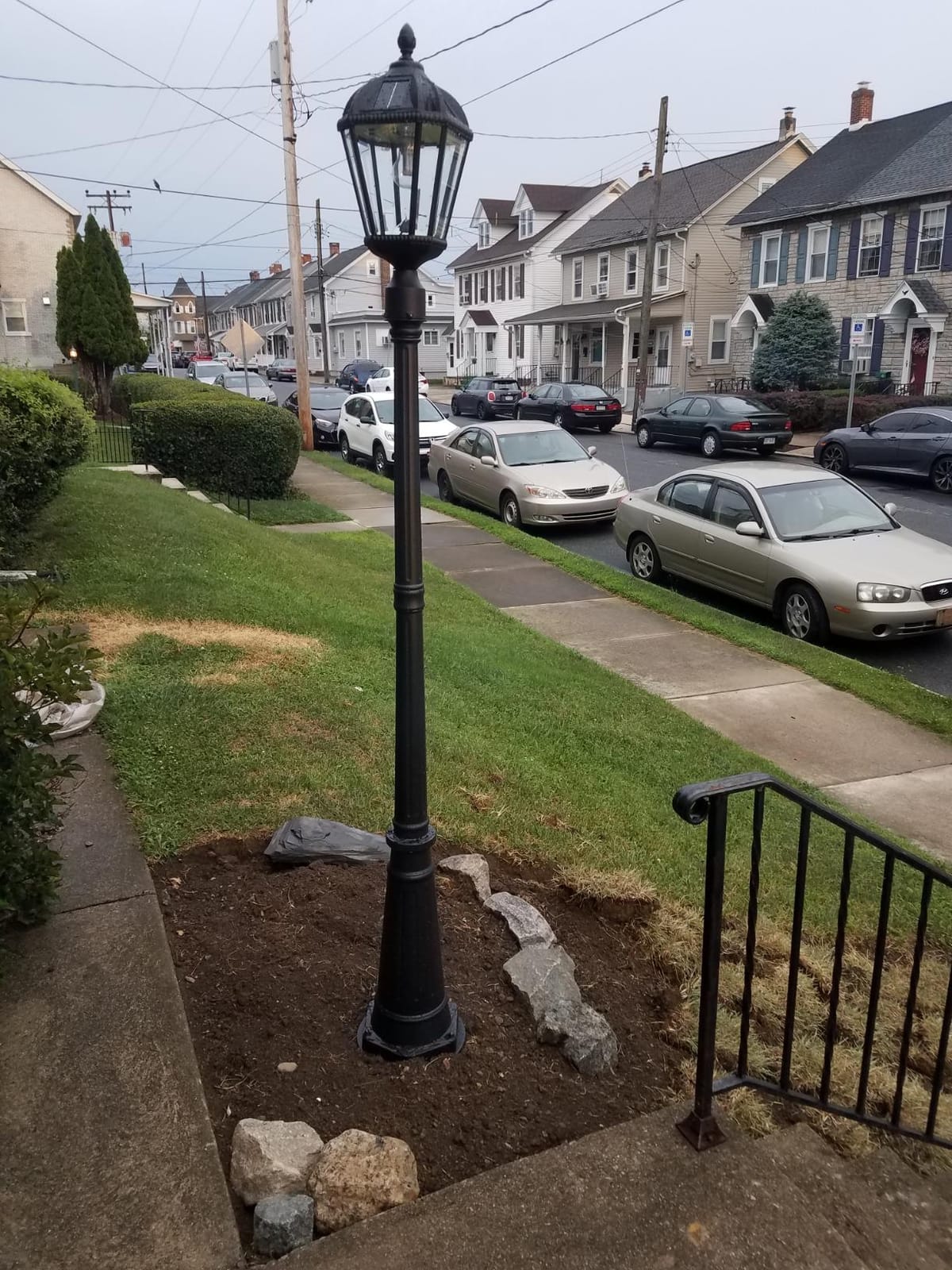 Gama Sonic Solar Outdoor Lamp Post Light, Black Cast Aluminum and Beveled Glass Panels, 10-Year Royal Bulb, Warm White LED with Omni-Direction Reflector, 87-inch Height, 98B001 (Upgraded Panel) customer photo 2