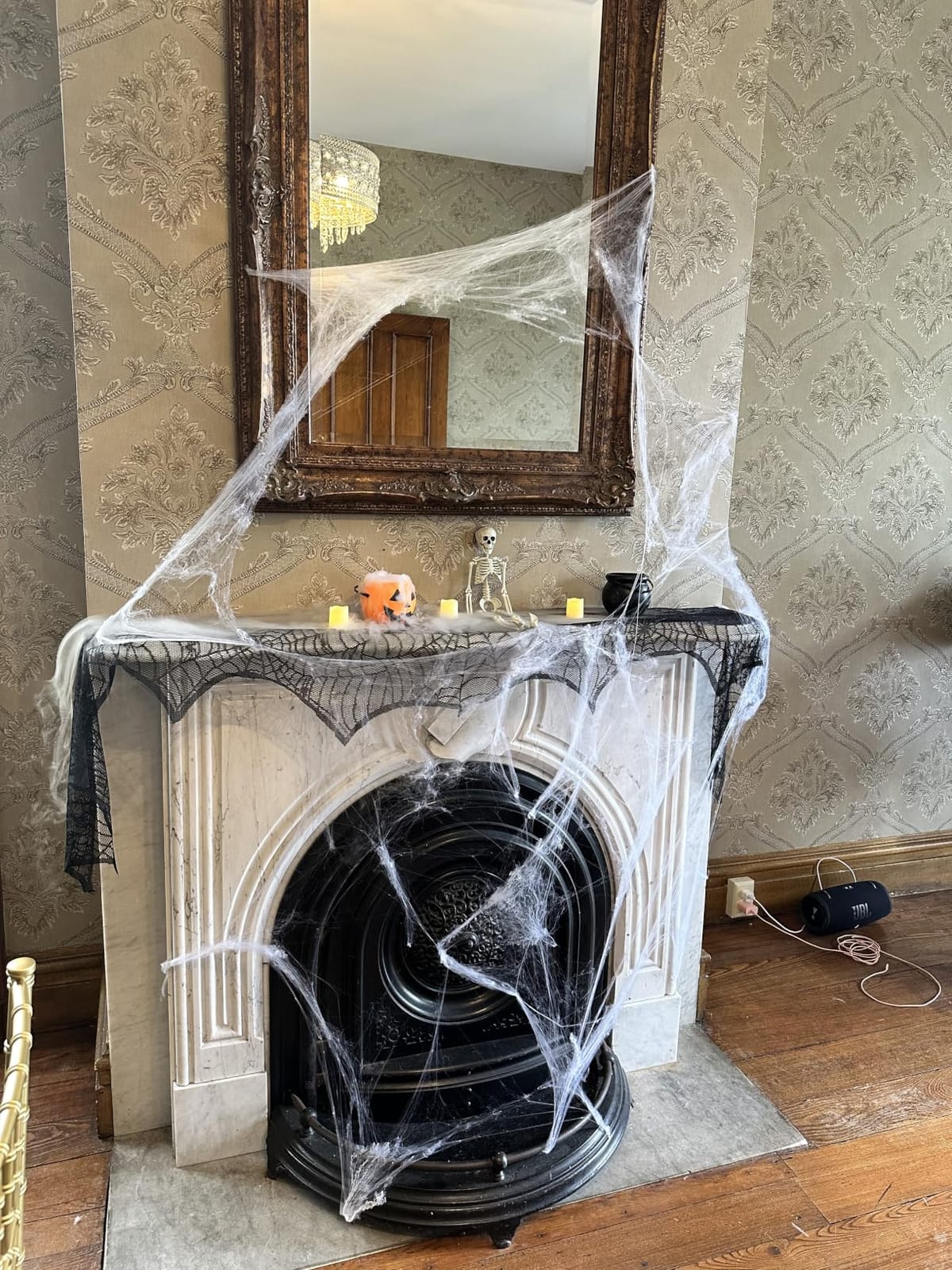 AerWo Lace Mantel Scarf customer photo 2