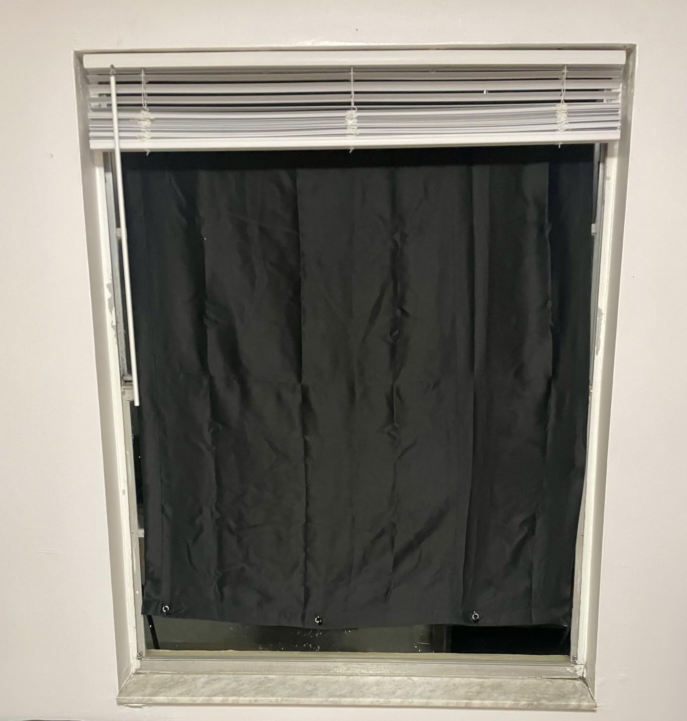 DREAM ART Anywhere Portable Blackout Curtain/Adjustable Blackout Shades/Temporary Blackout Blinds with Suction Cups for Nursery,Children Kids Bedroom or Travel Use,Black,1 pc W51xL71Inch(130X180cm) customer photo 1