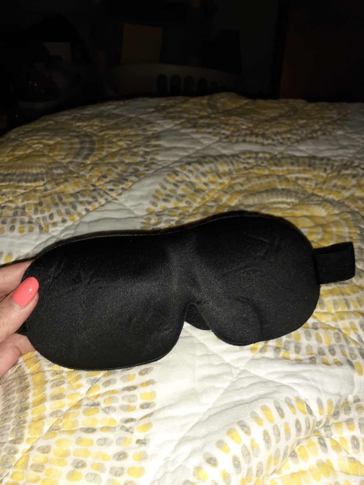 Proglobe Travel Blanket Luxury Travel Set - Ergonomic Airplane Neck Pillow 100% Pure Memory Foam and Super Soft Fleece Blanket - Premium 3D Sleep Mask & Earplugs - Ultimate 4-in-1 Traveling Kit Black customer photo 1