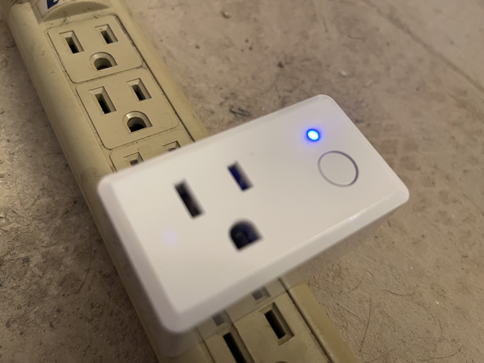 Feit Electric Smart Wi-Fi Plug - Alexa and Google Home Compatible - 1 Count customer photo 1