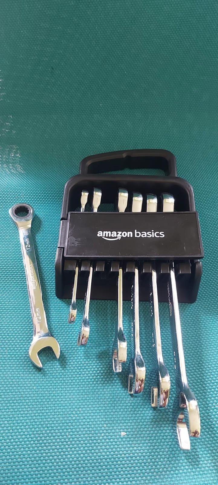 Amazon Basics Metric Ratcheting Combination Wrench Set, 7-Piece, Chrome Vanadium Steel, 72-Tooth, 8mm, 10mm, 12mm, 13mm, 14mm, 15mm, 17mm customer photo 1