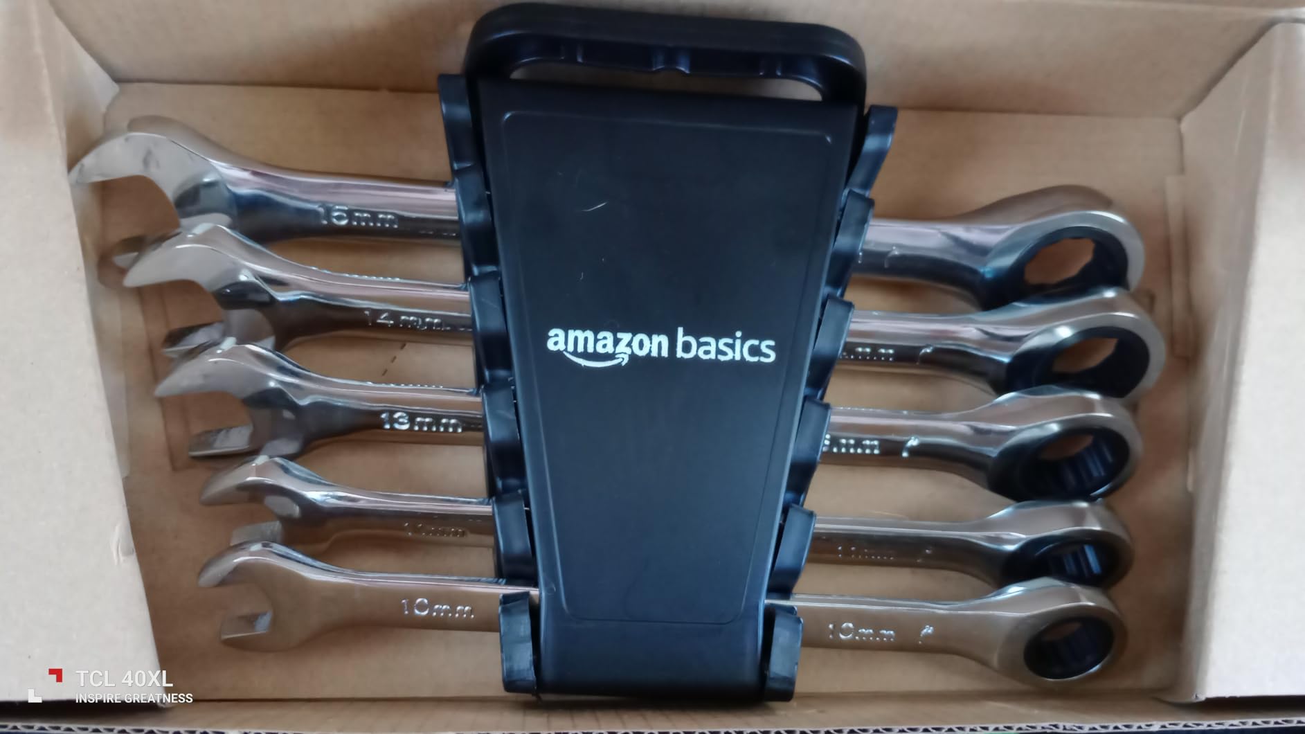 Amazon Basics Metric Ratcheting Combination Wrench Set, 7-Piece, Chrome Vanadium Steel, 72-Tooth, 8mm, 10mm, 12mm, 13mm, 14mm, 15mm, 17mm customer photo 2