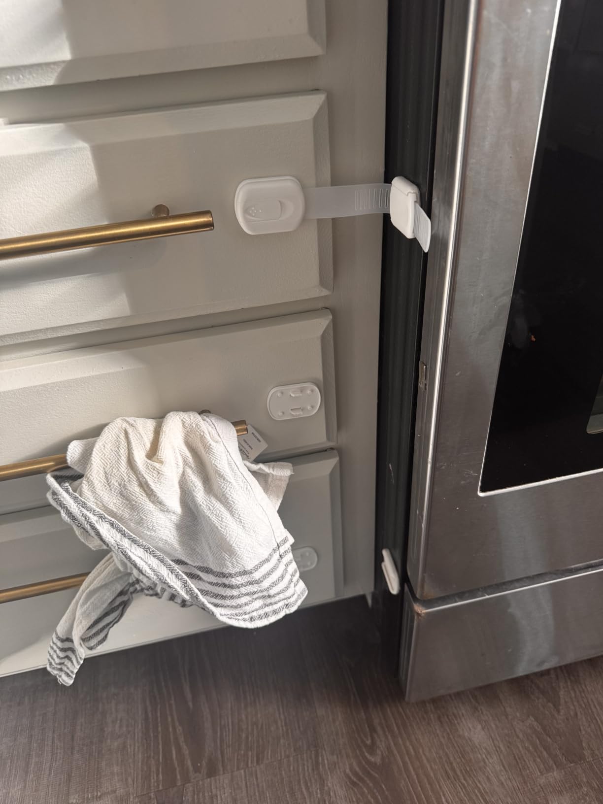 Vmaisi Multi-Use Adhesive Strap Locks for Baby Proofing Cabinets & Drawers customer photo 2
