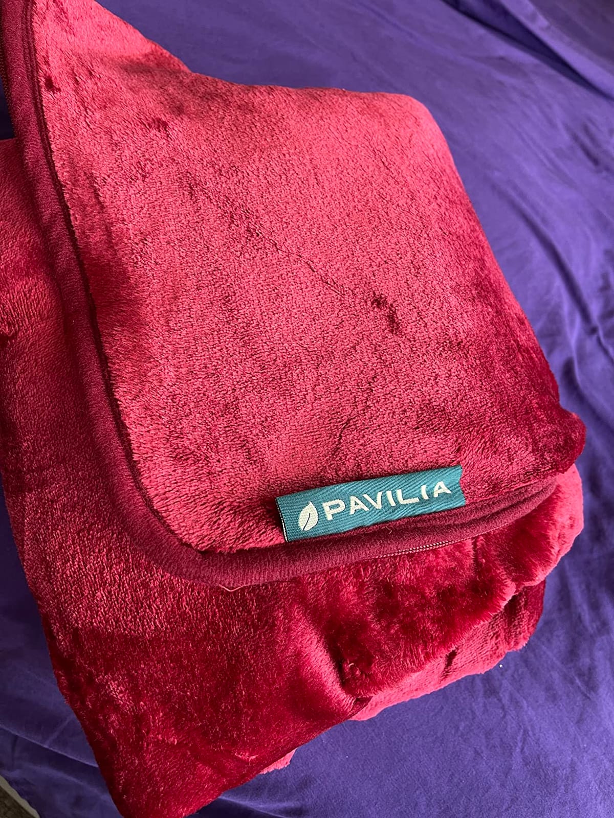 PAVILIA Travel Blanket Pillow, Soft Airplane Blanket 2-in-1 Combo Set, Plane Blanket Compact Packable, Flight Essentials Car Pillow, Travelers Gifts Accessories, Luggage Backpack Strap, 60x43 Black customer photo 1