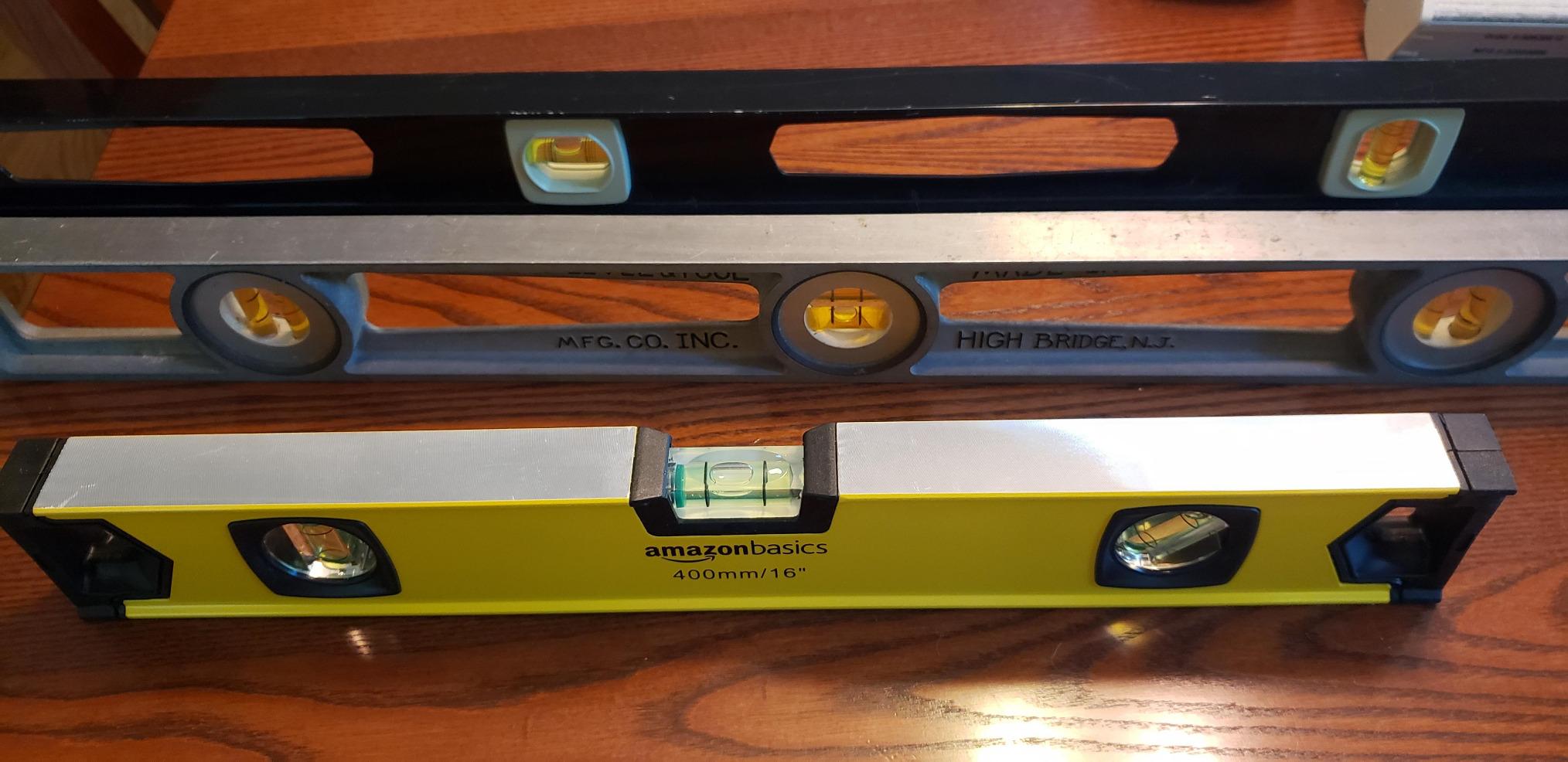 Amazon Basics 9-Inch Magnetic Torpedo Level and Ruler, Easy to Use, 180/90/45 Degree Bubbles, Lightweight, Black customer photo 1