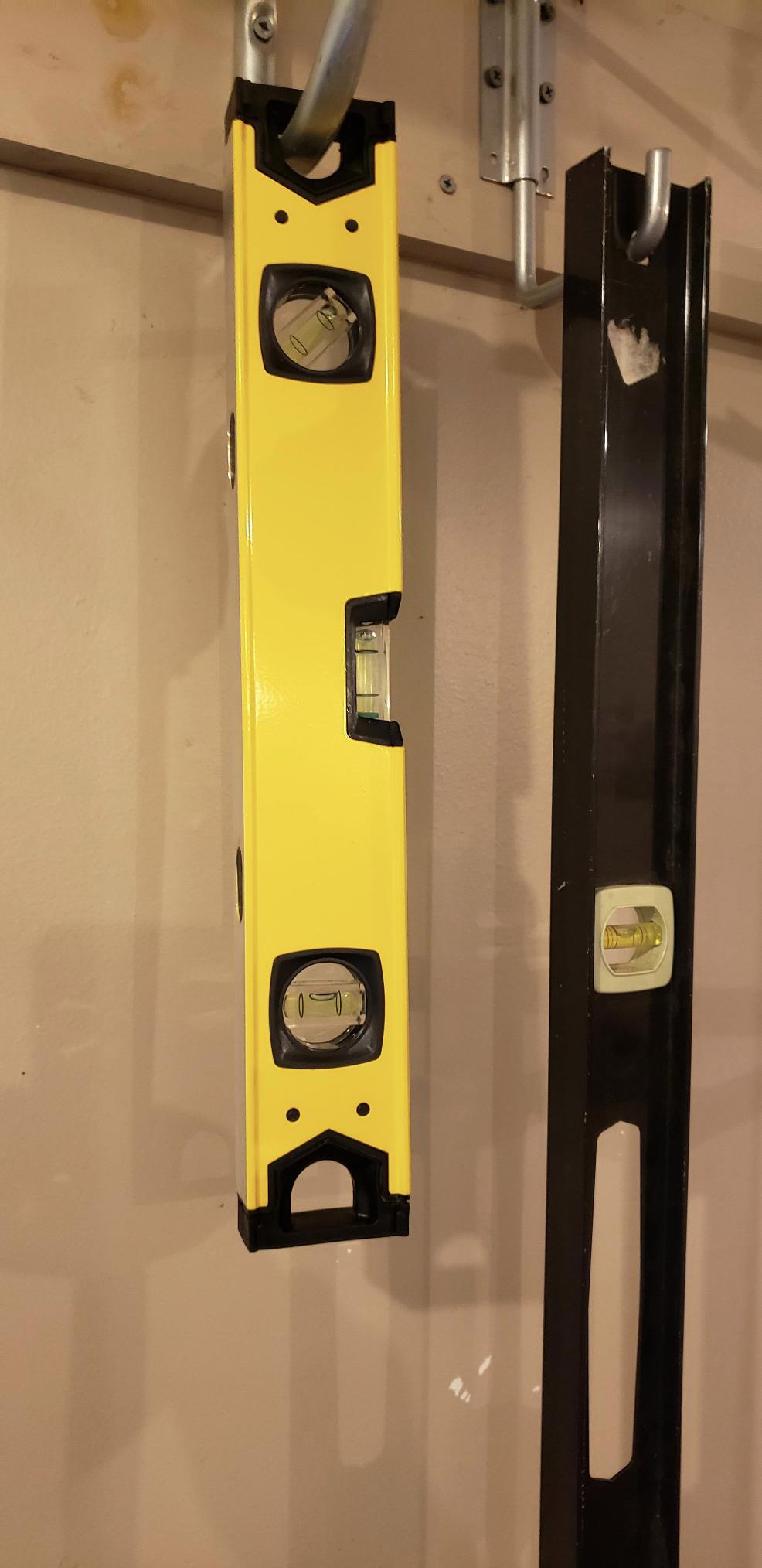Amazon Basics 9-Inch Magnetic Torpedo Level and Ruler, Easy to Use, 180/90/45 Degree Bubbles, Lightweight, Black customer photo 2