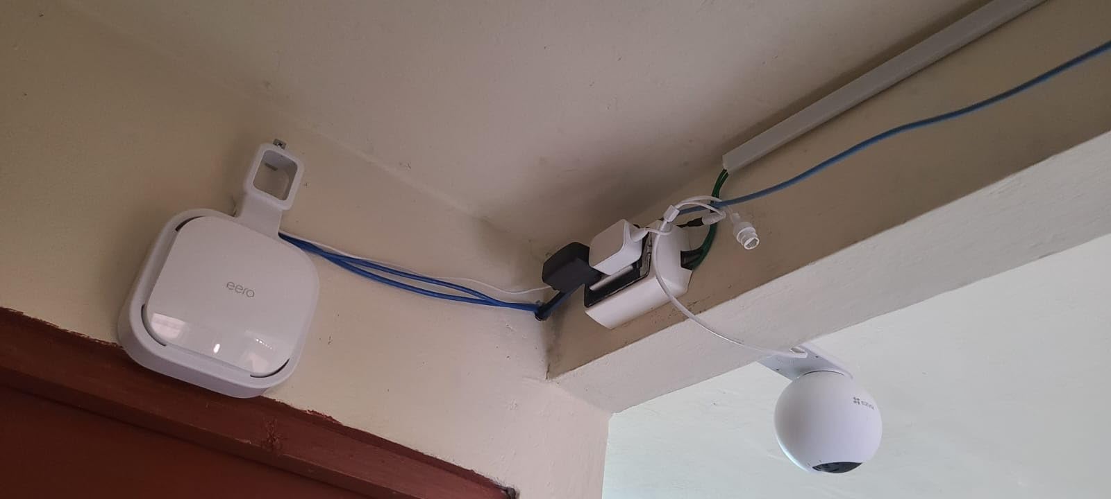 eero Pro 6 Like-New customer photo 1