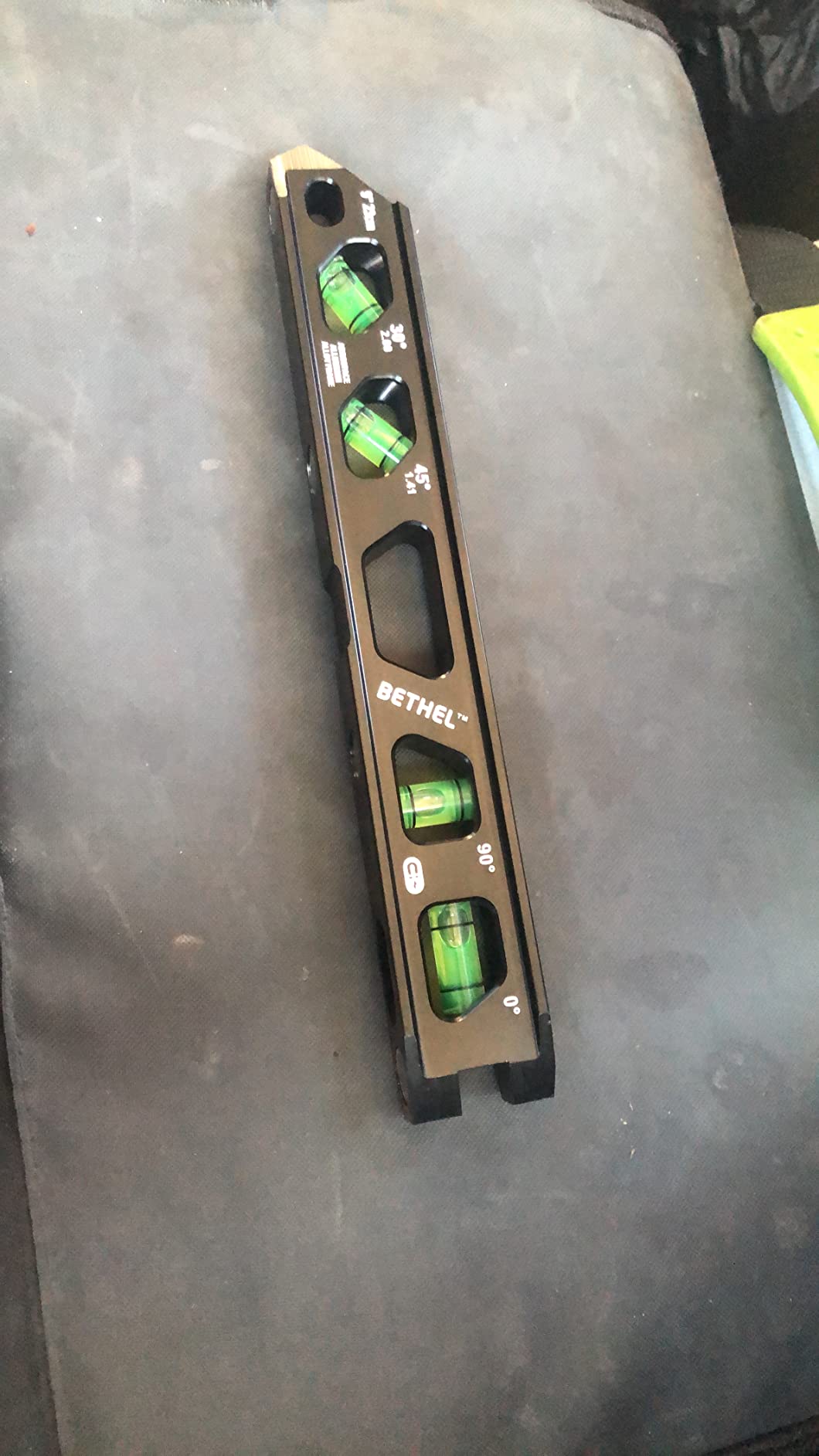 BETHEL Torpedo Level, Magnetic Conduit Level with 4 Vials, V-Groove and Magnet Track, Aluminum Alloy Construction, High Viz Black (6 inch) customer photo 2