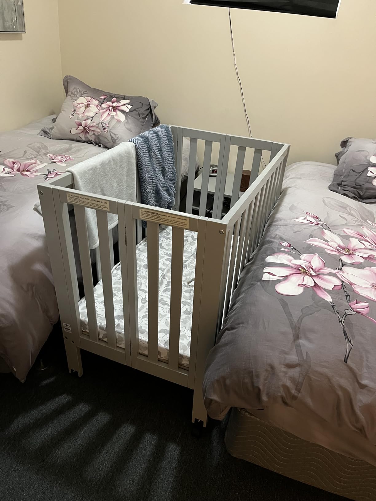 Dream On Me Jett Mini Folding Baby Crib in Pebble Grey, GreenGuard Gold & BSA, Lightweight & Portable, Patented Flat Folding System, Small Spaces & Travel, 1.5” Mattress Pad, 3 Heights, Safe Wheels customer photo 1