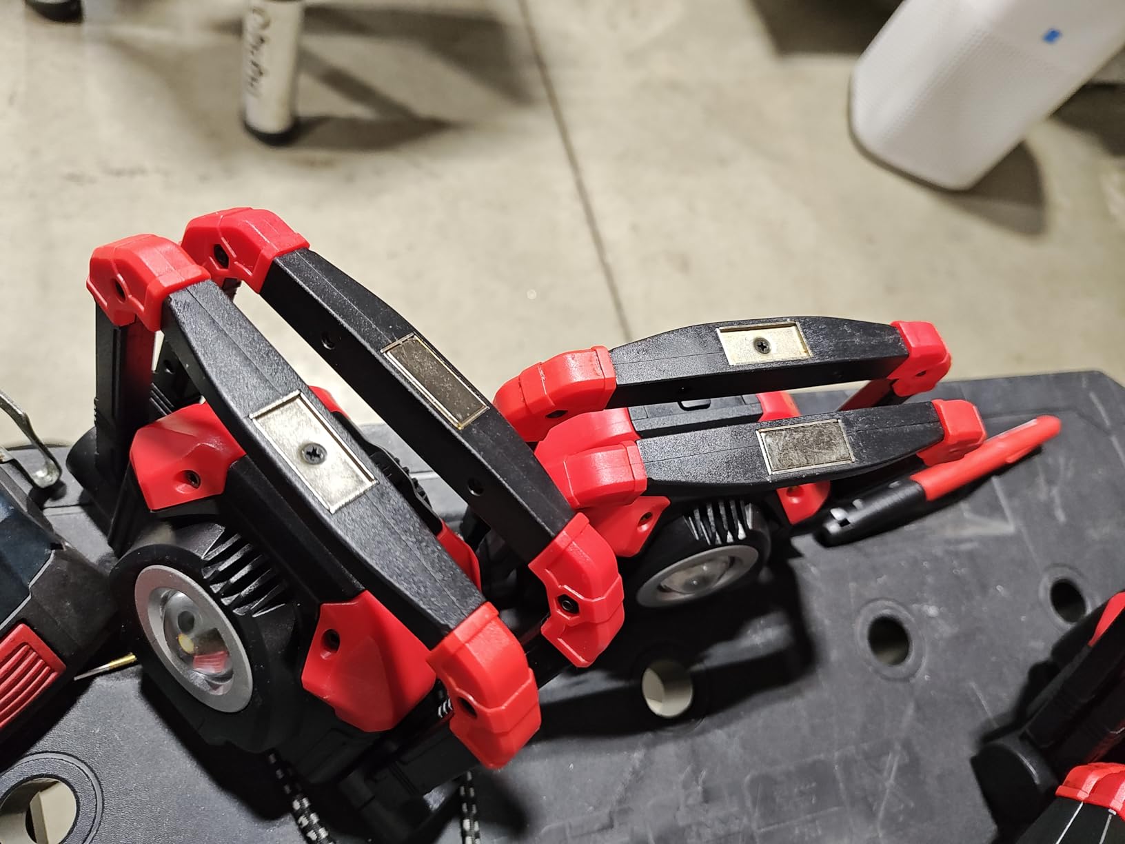YZONI M6 2-Pack LED Work Light, 2500LM Rechargeable Magnetic COB Shop Light customer photo 1