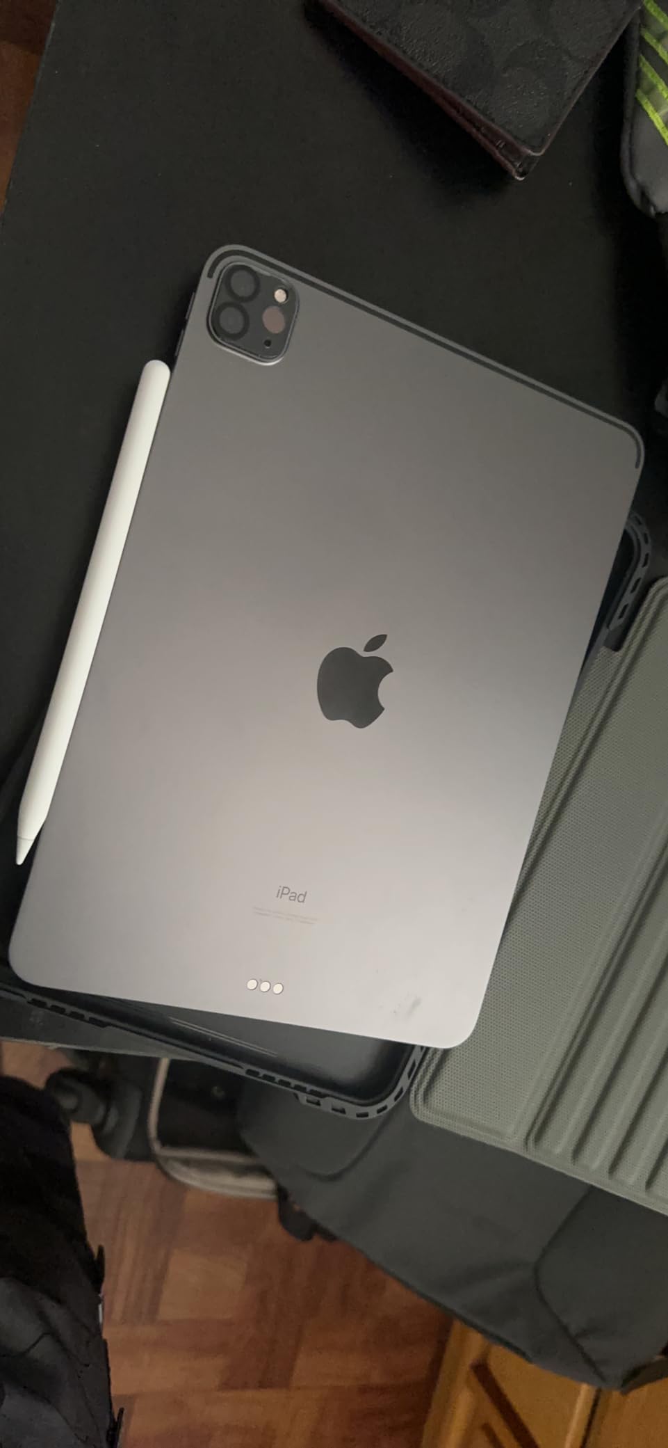 Apple 2021 11-inch iPad Pro (Wi-Fi, 256GB) - Space Gray (Renewed) customer photo 1