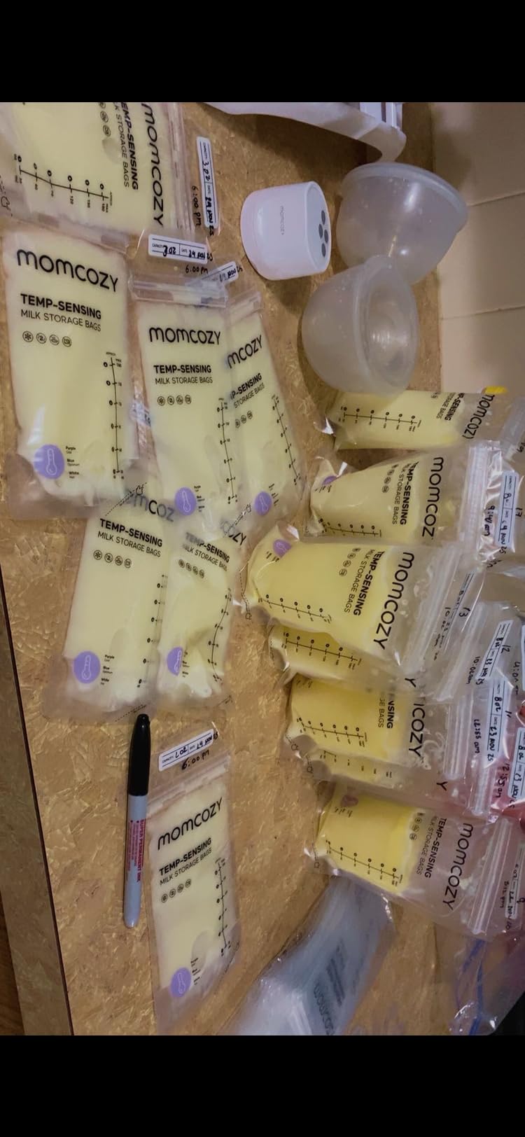 Momcozy Breastmilk Storing Bags, Temp-Sensing Breastfeeding, 6oz 120pcs customer photo 2