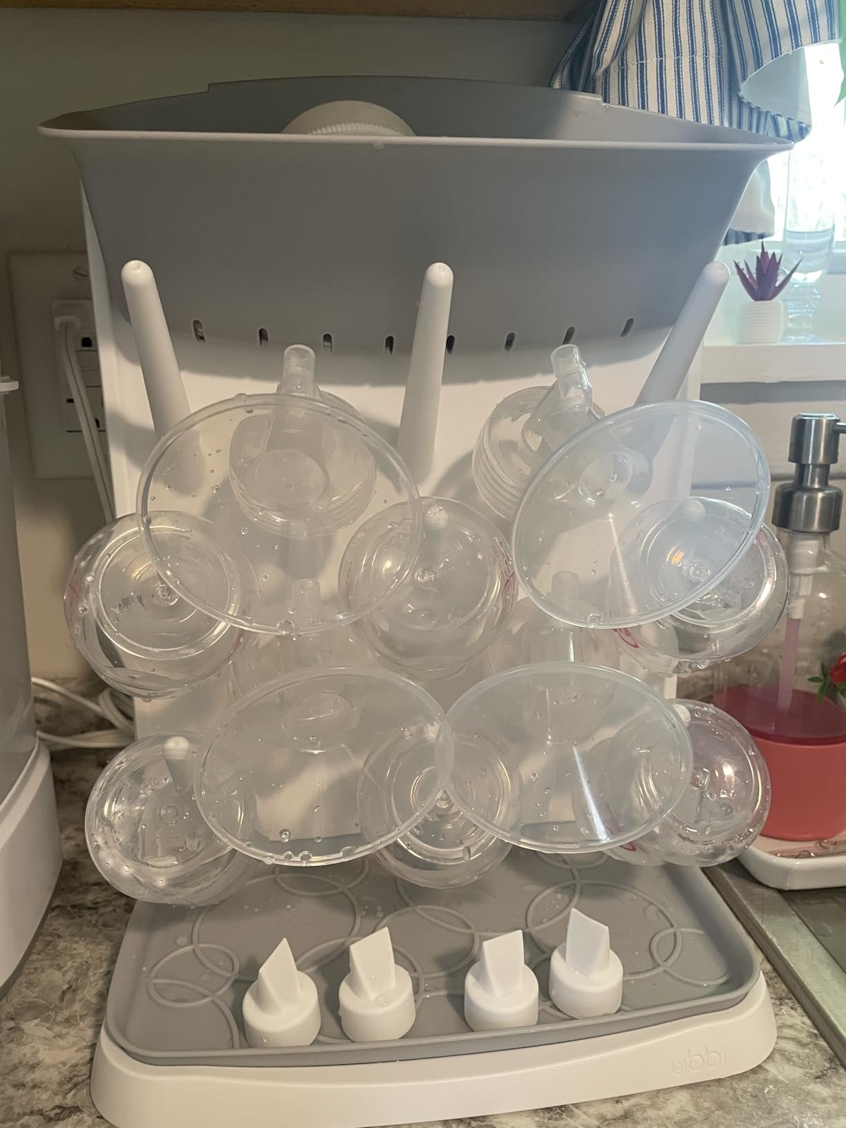 Ubbi Vertical Baby Bottle Drying Rack, Space Saving Countertop Bottle Dryer customer photo 2