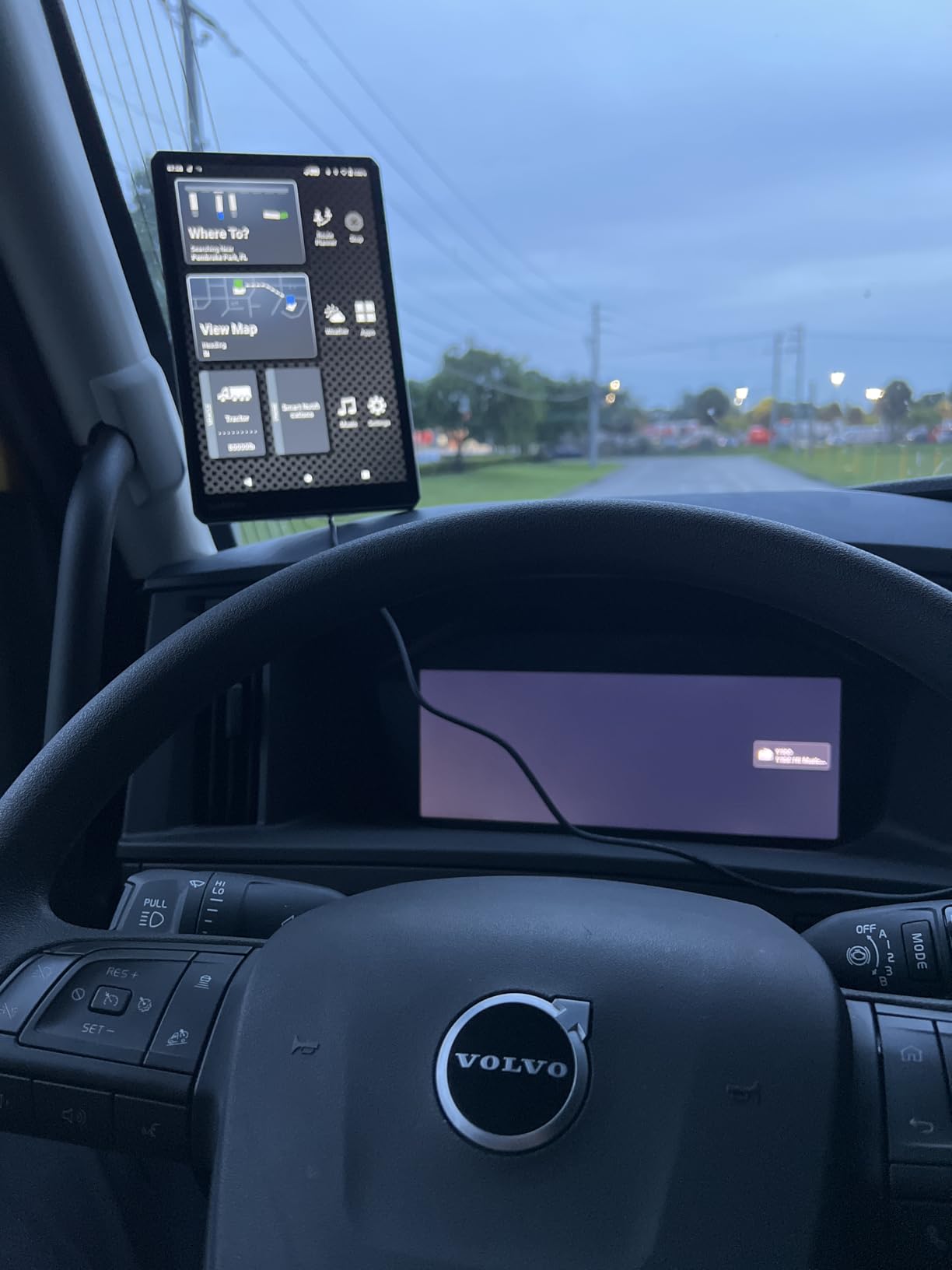 Garmin dēzl™ OTR1010, Extra-Large, Easy-to-Read 10” GPS Truck Navigator customer photo 1