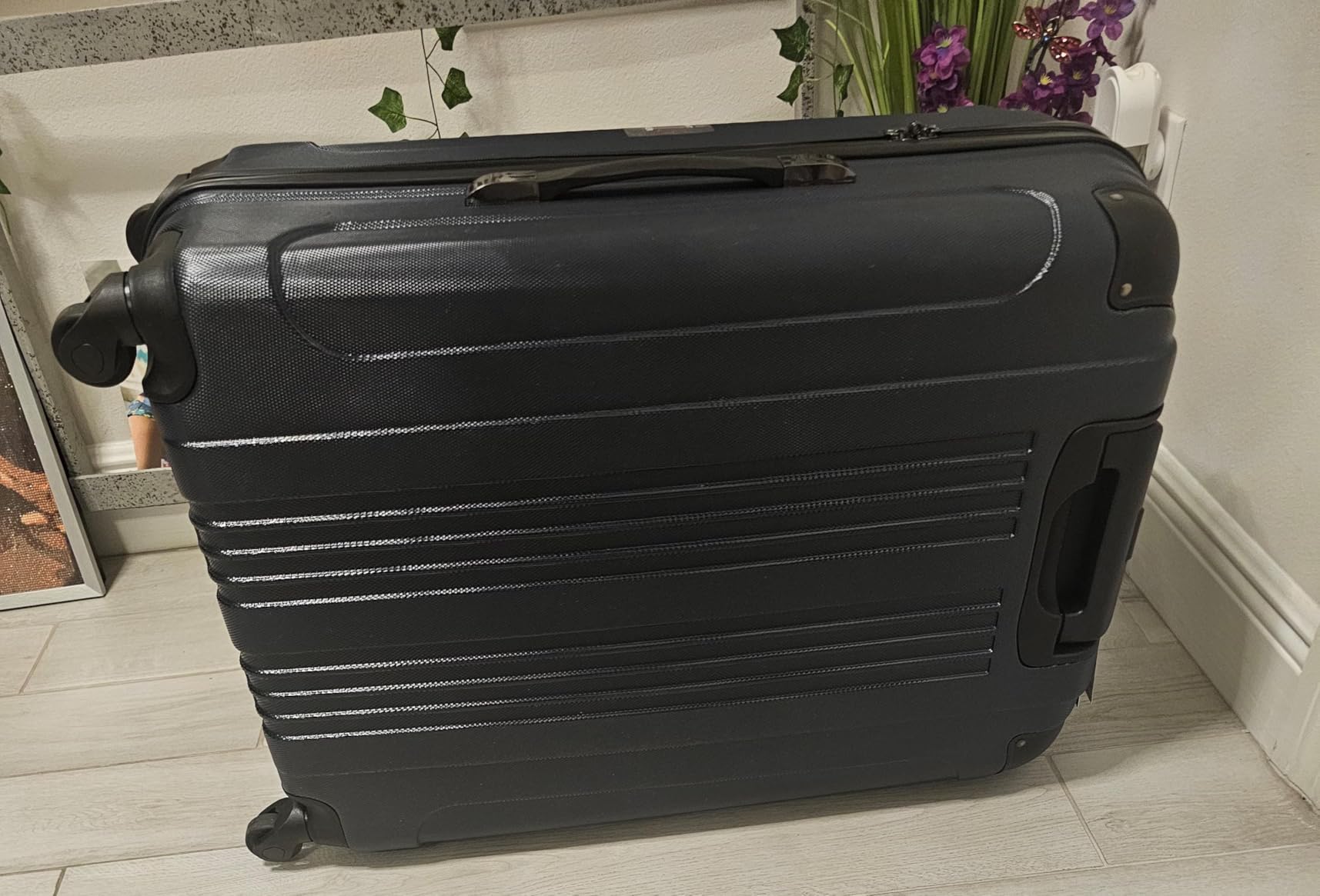Kenneth Cole REACTION Out of Bounds Lightweight Hardshell 4-Wheel Spinner Luggage, Scarlet Red, 28-Inch Checked customer photo 1