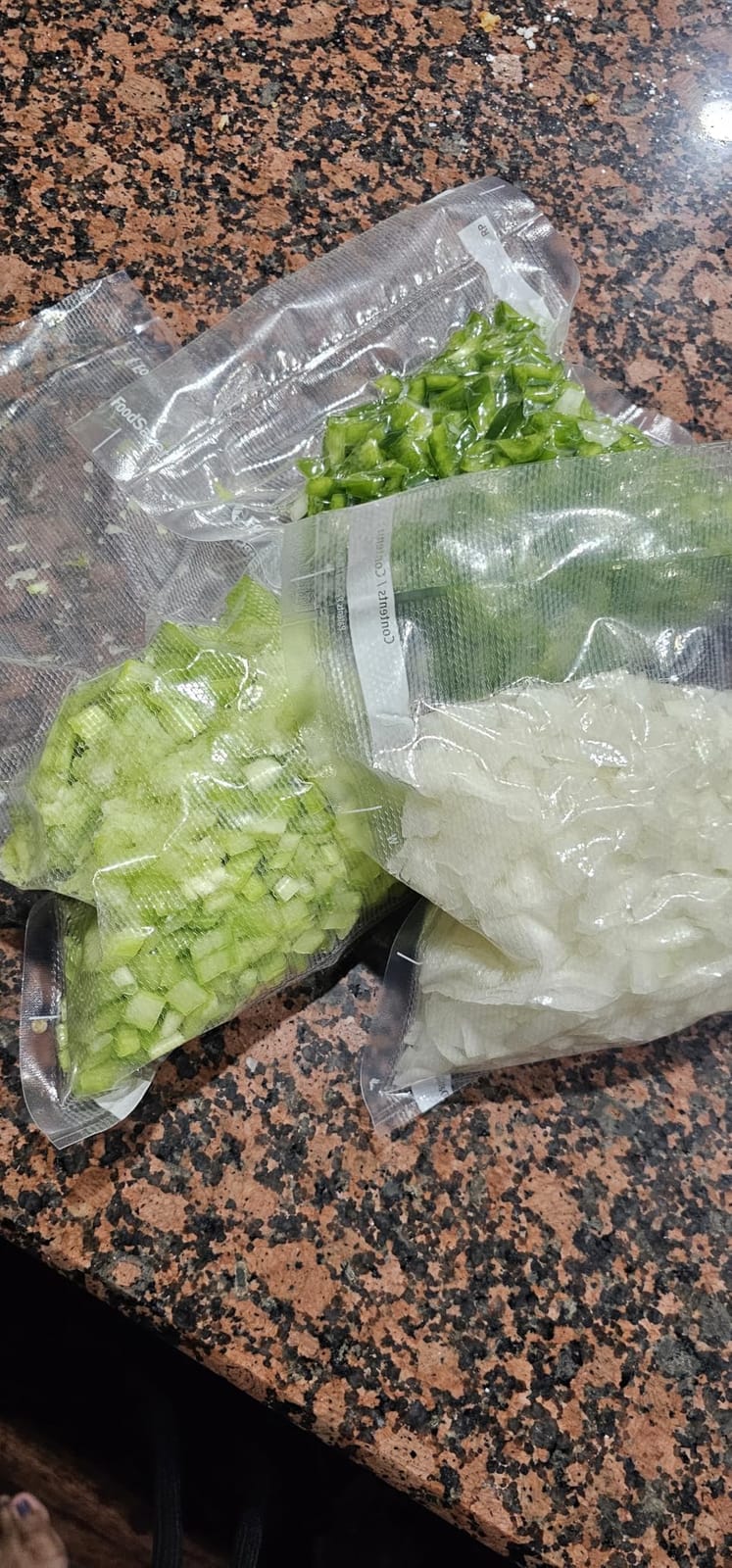 Syntus 150 Pcs Vacuum Sealer Bags for Food, 8x12+11x16+6x10, BPA Free customer photo 2