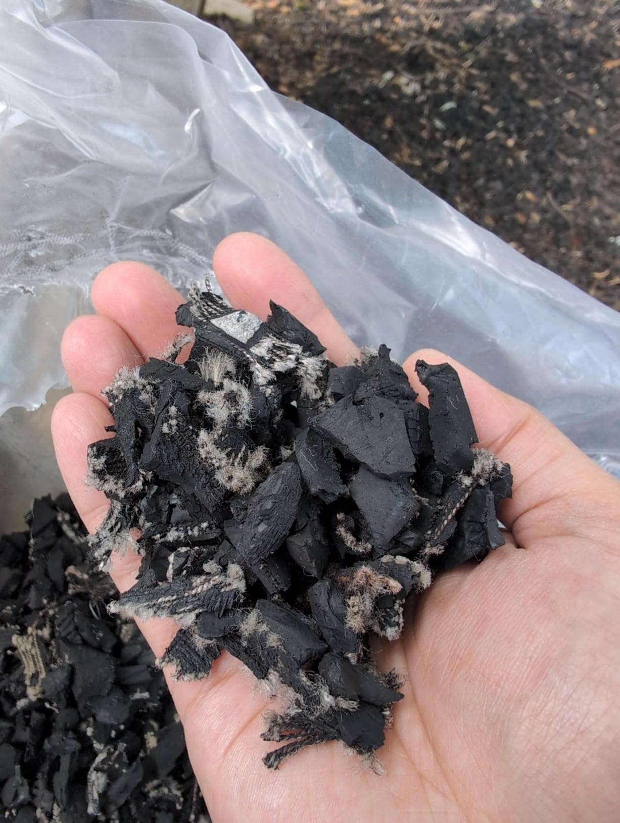 Viagrow No Dye Rubber Playground & Landscape Mulch 1.5 CF Bag (11.2 Gallons / 42.3 Liters) customer photo 1