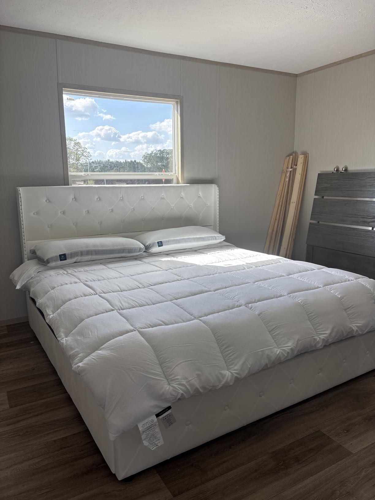 LARMACE King Size Bed Frame with 4 Storage Drawers and 47.2