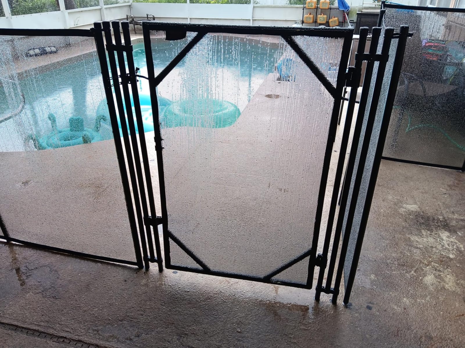VEVOR Pool Fence, 4 x 108 FT Pool Fences for Inground Pools, Removable Safety Pool Fencing, Easy DIY Installation Swimming Pool Fence, 340gms Teslin PVC Pool Fence Mesh Protects Kids and Pets customer photo 1