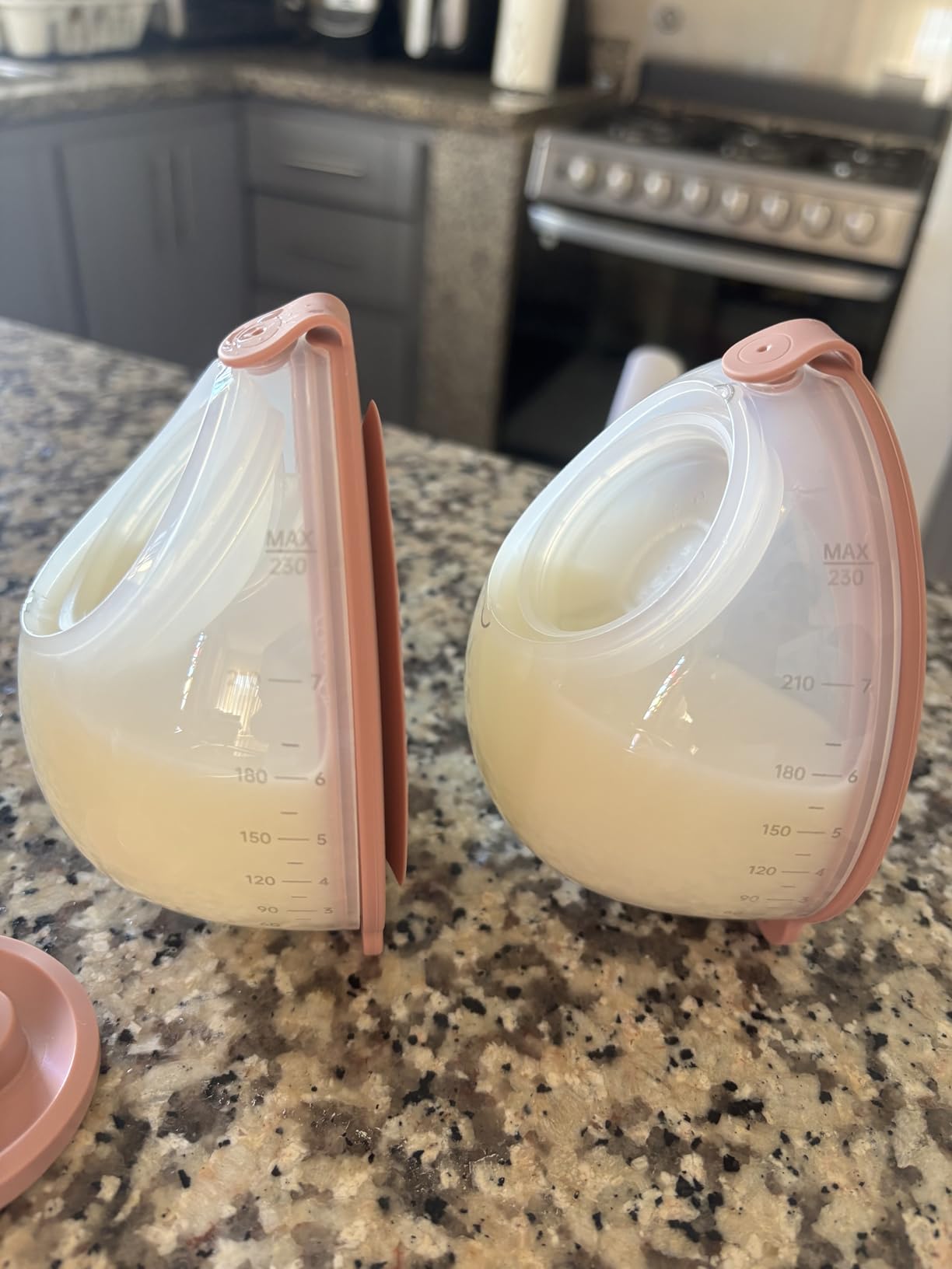 Momcozy V2 Pro Wearable Breast Pump,Electric Breast Pump for Pumping Moms customer photo 1