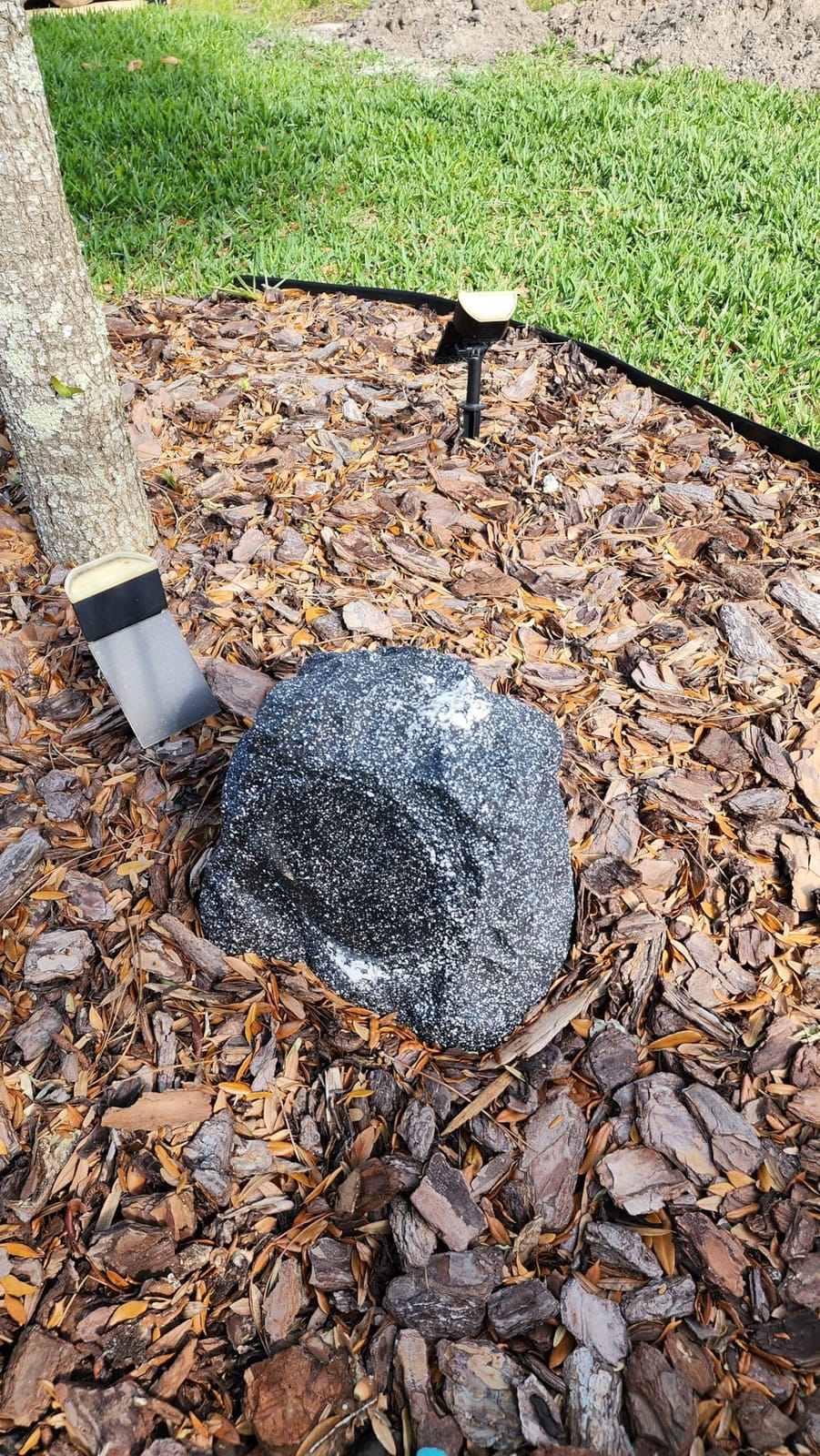 STUDIOFINIX Outdoor Rock Speakers Waterproof, 600 Watt 8 Inch Superior Timbre IPX7 Weatherproof Design for Garden,Patio,Pool,Deck,BBQ (Pair) customer photo 1