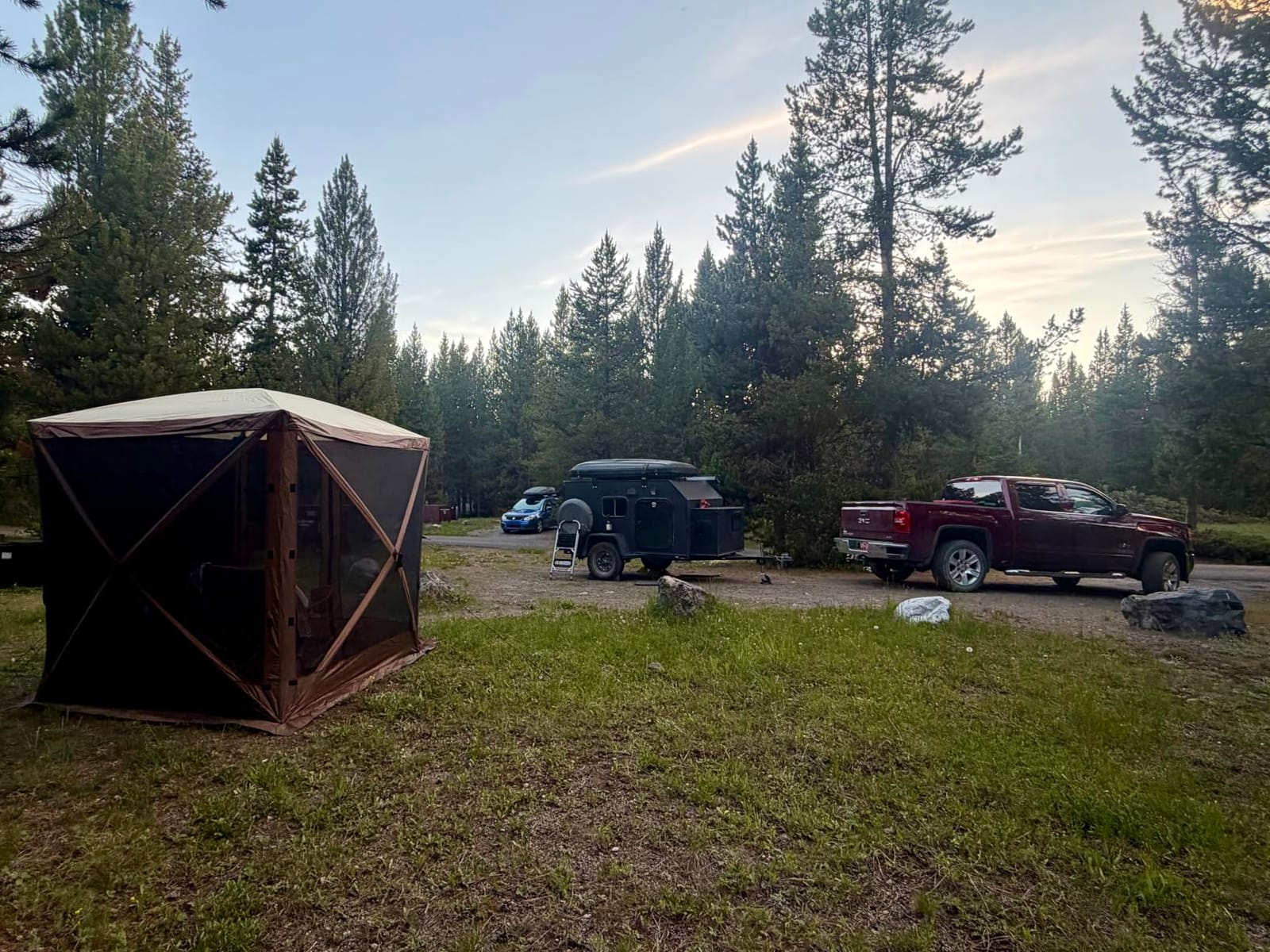 VEVOR Pop Up Gazebo Tent, 6 x 6 ft 4-Sided Screen Shelter with Mosquito Netting, Mesh Windows and 4 Removable Privacy Wind Panels, Brown customer photo 1