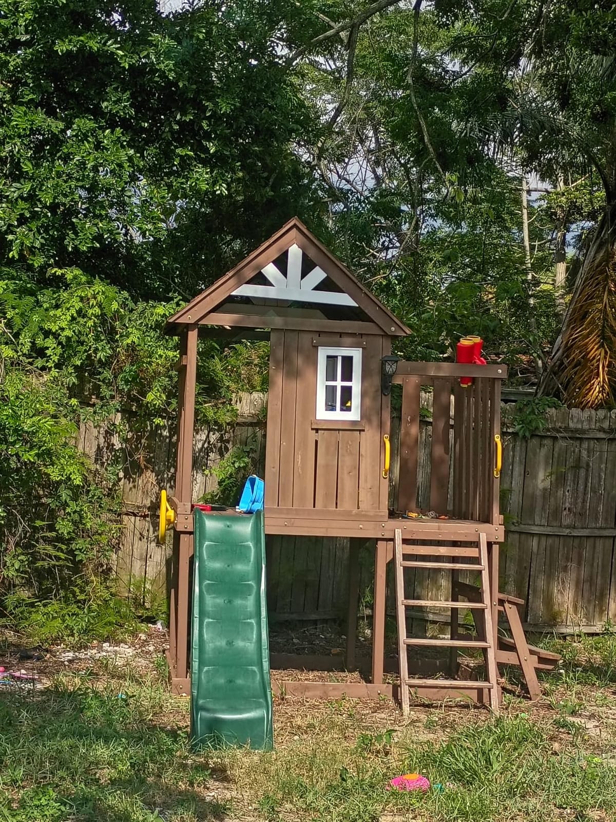 VEVOR Outdoor Wooden Playhouse, Modern Cedar Playhouse for Age 3-10 Years Kids, Garden Games Cottage, Country Style Cedar Playhouse with Working Door, Window, Flower Pot Holder, Grill, Stove, and Sink customer photo 1