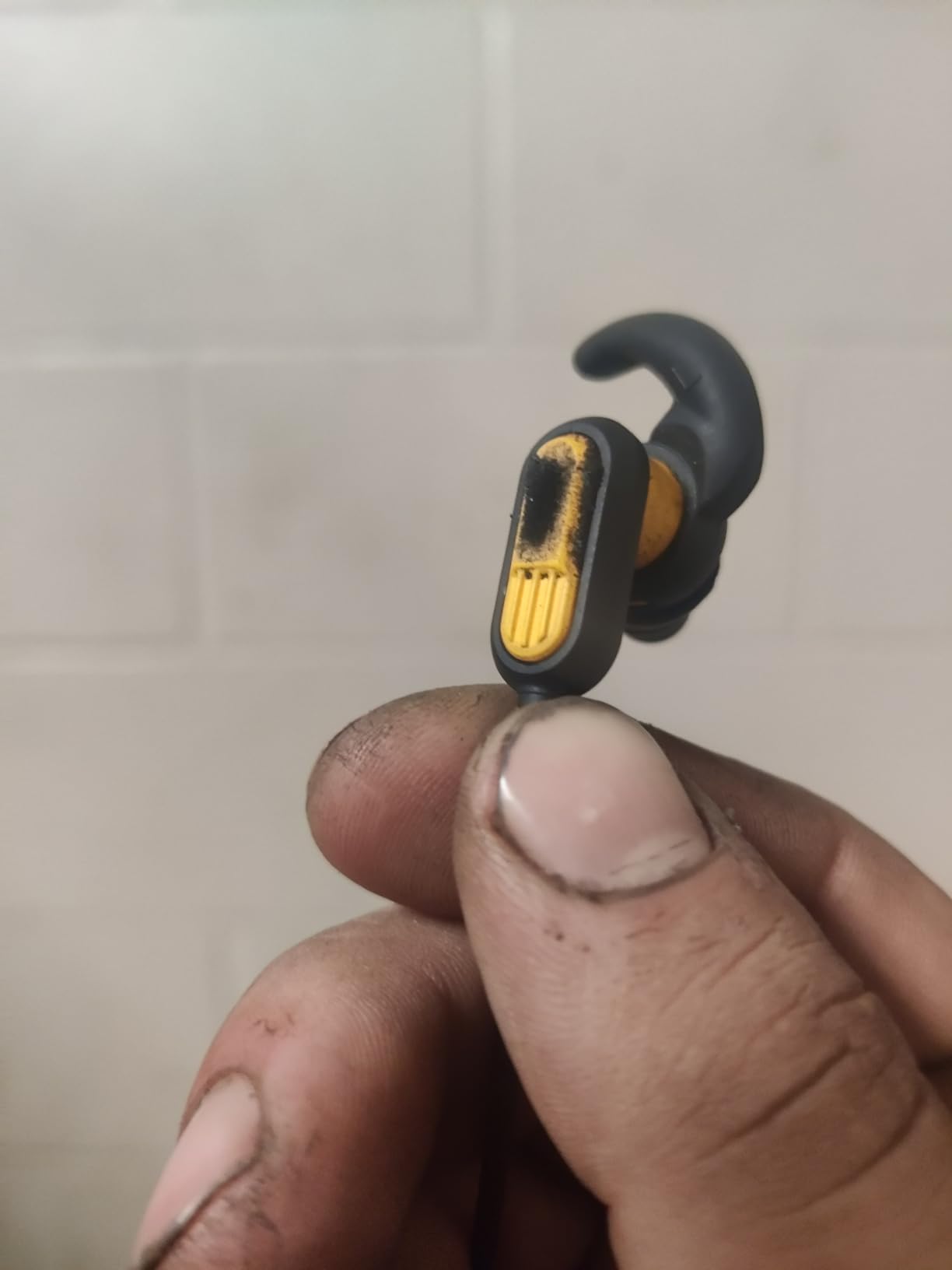 DEWALT Heavy Duty Black Edition 2-in-1 Neckband Bluetooth Headphones customer photo 1