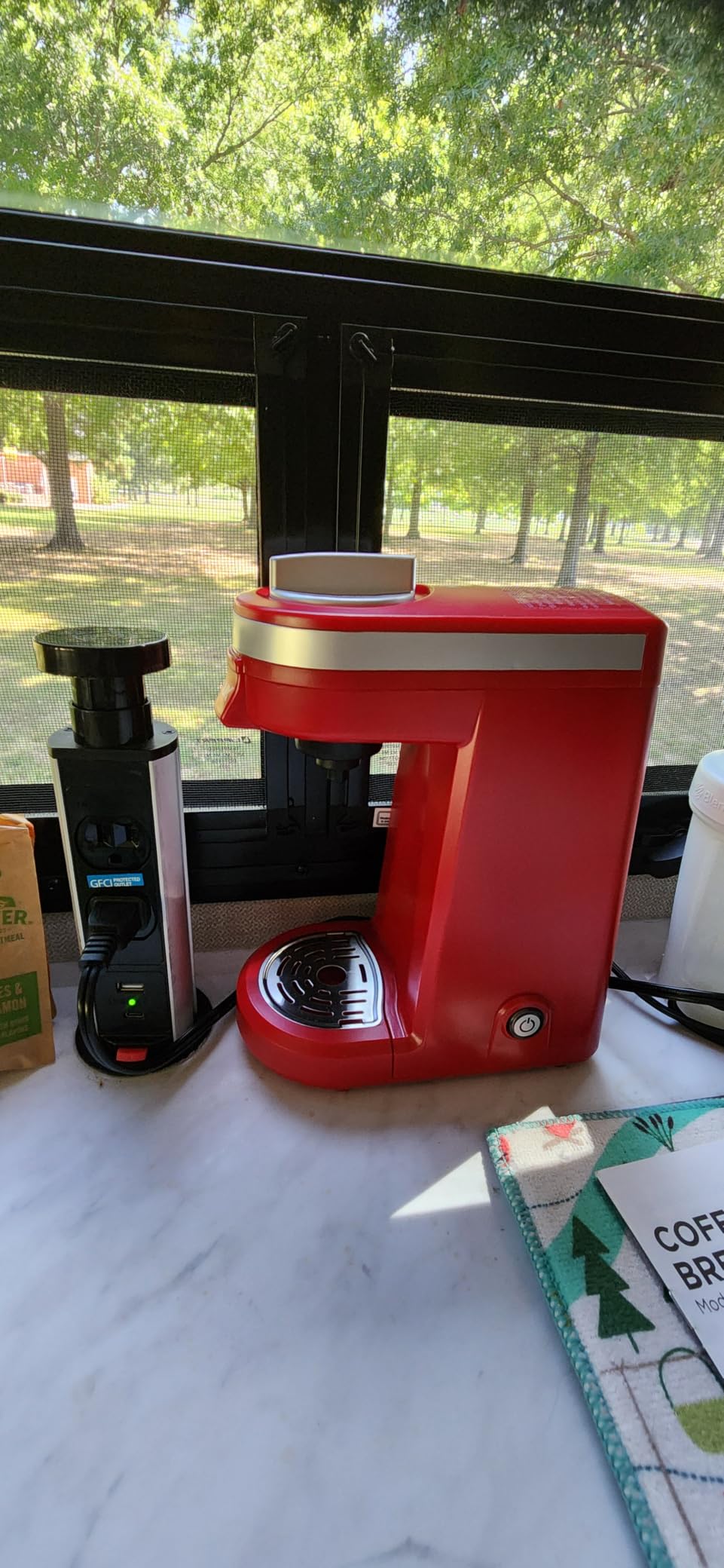 CHULUX Mini Single Serve Coffee Maker, Portable Pod Coffee Machine, White customer photo 1