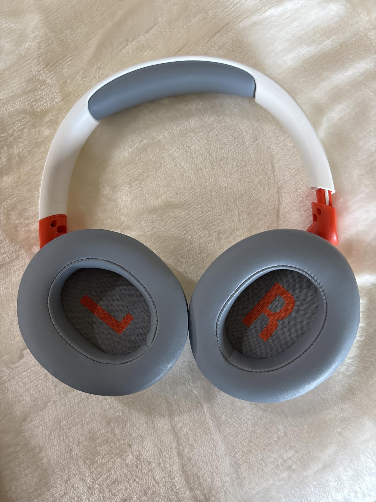 JBL Junior 470NC - Cancelling Kids Headphones - White customer photo 1