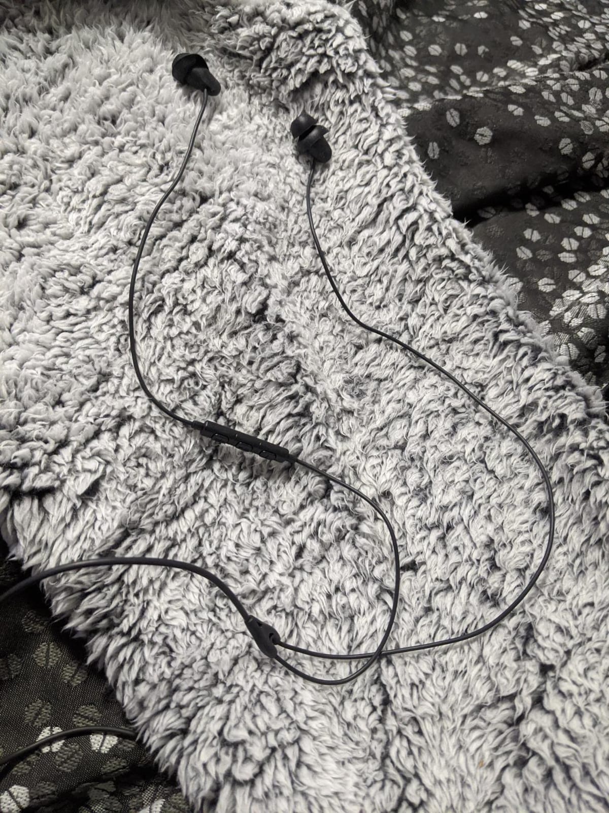 Hearprotek Sleep Earbuds 1 Piar 3.5mm Lightweight Soft Noise Reduction Earbuds Wired with Mic and Volume Control(Black) customer photo 2