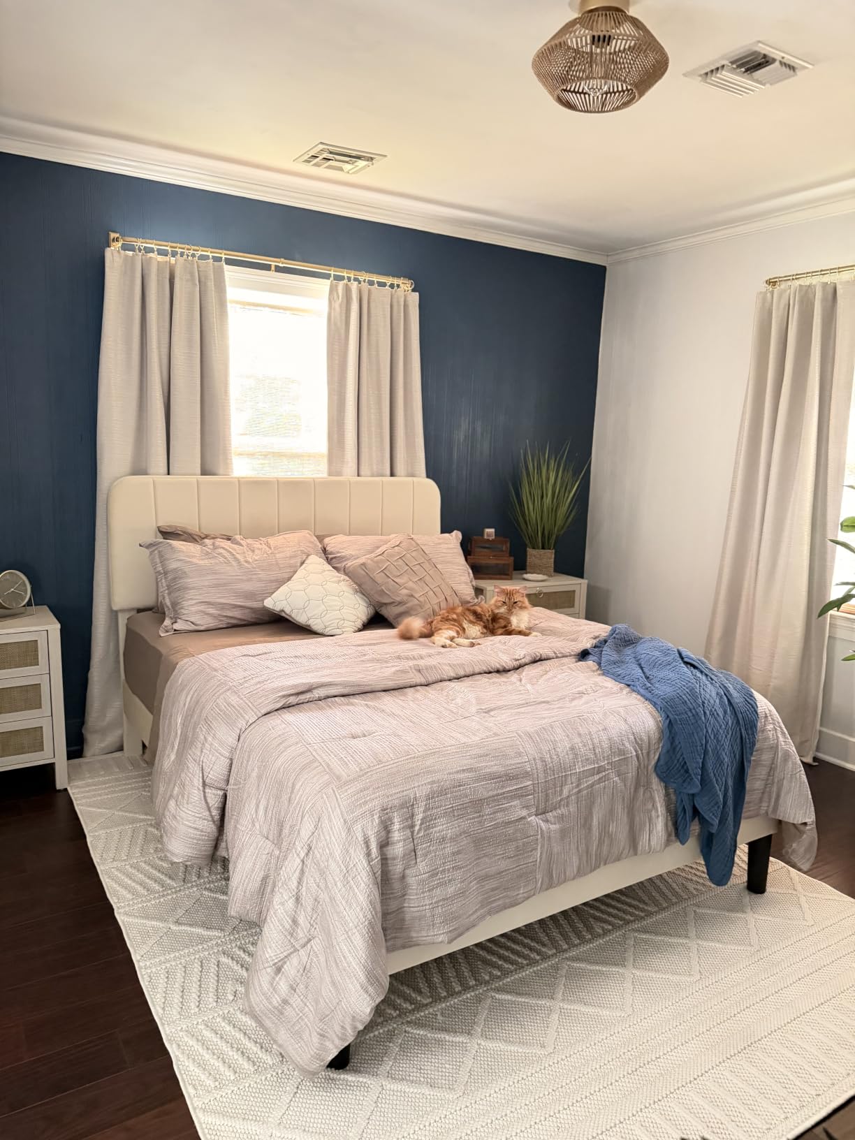 VECELO King Size Bed Frame with Upholstered Headboard, Velvet Platform Bedframe Mattress Foundation, Strong Wood Slat Support, No Box Spring Needed,Velvet Beige customer photo 2