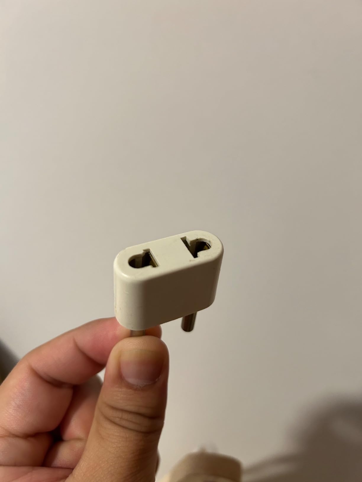 Ceptics Universal Travel Adapter, GAN 140W, 4 USB Ports & 2 Input sockets customer photo 2