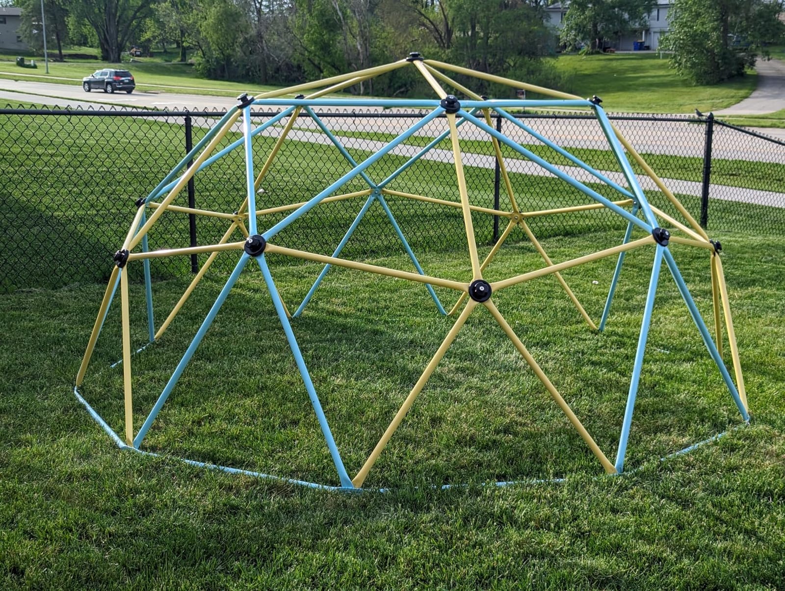 VEVOR Climbing Dome, 10FT Geometric Dome Climber with Saucer Swing, 1000LBS Loading Kid's Jungle Gym Playground, Easy-Assembly Outdoor Backyard Climbing Equipment for Boys Girls 3 to 10 Years Old customer photo 1