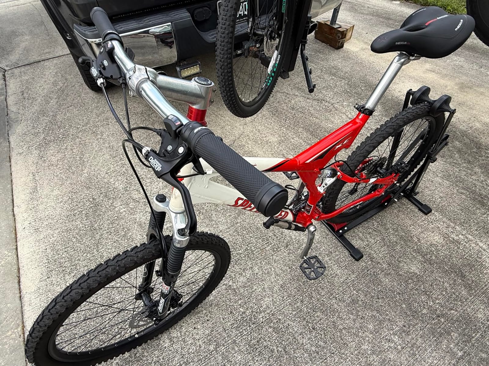 ROCKBROS Bike Stand 2-in-1, Vertical or Horizontal for 20-29 Inch Wheels customer photo 1