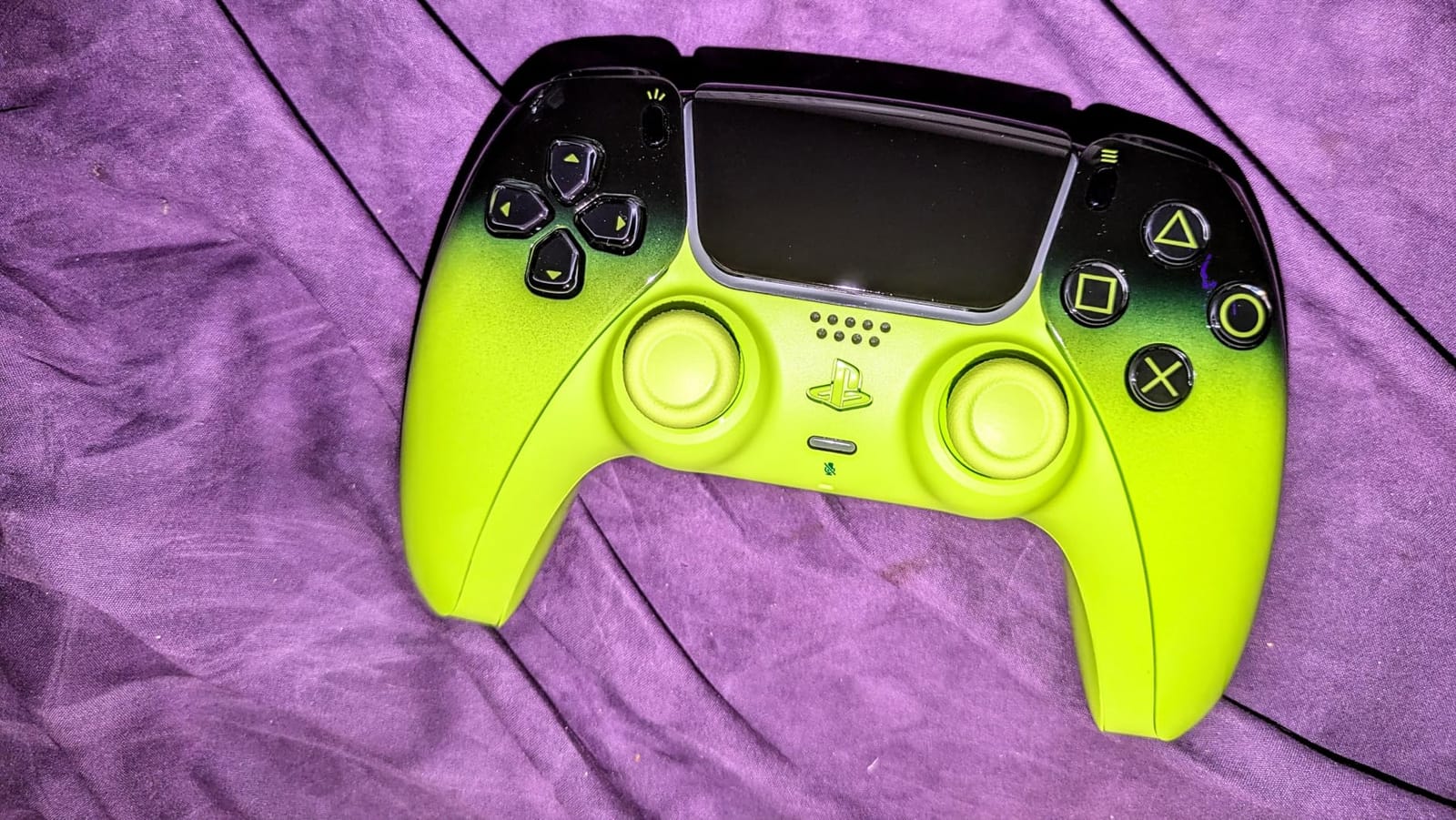 DualSense Wireless Controller customer photo 1