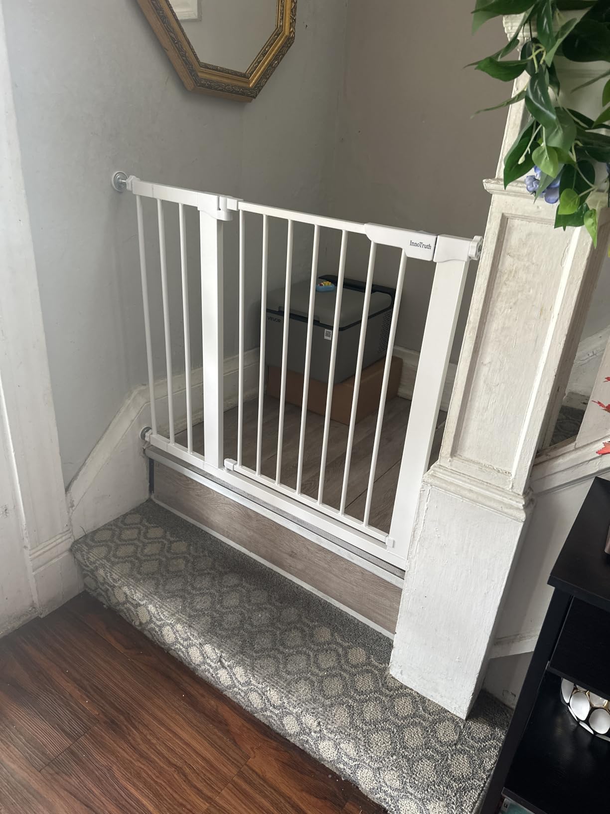 InnoTruth 29.6-50.1 in Extra Wide Baby Gate for Stairs and Doorways, Black customer photo 2